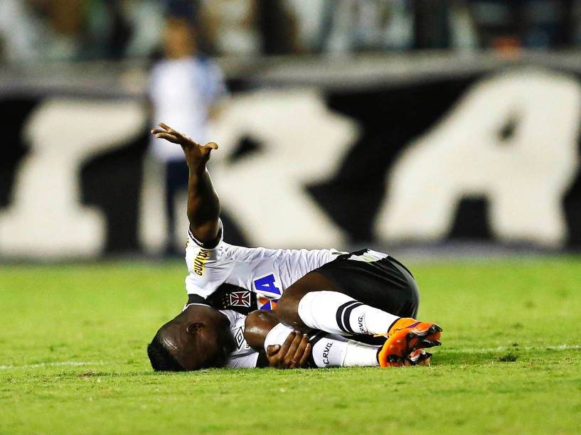 Partida entre Vasco RJ e Corinthians SP válida pela Série A do Campeonato Brasileiro 2015 no Estádio São Januário no Rio de Janeiro (RJ), nesta quinta-feira (19)