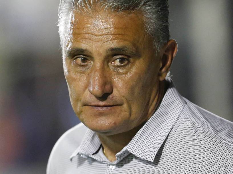 Tite antes da partida entre Vasco e Corinthians, nesta quinta-feira (19) no estádio de São Januário no Rio de Janeiro, válida pela 35ª rodada do Campeonato Brasileiro