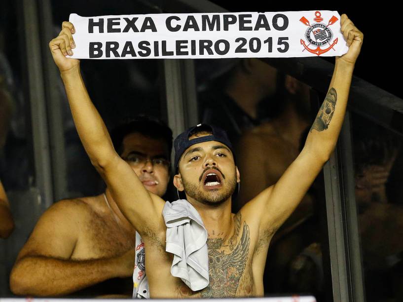Torcedor do Corinthians durante a partida contra o Vasco pela 35a rodada do Campeonato Brasileiro (serie A) em São Januário, no Rio de Janeiro