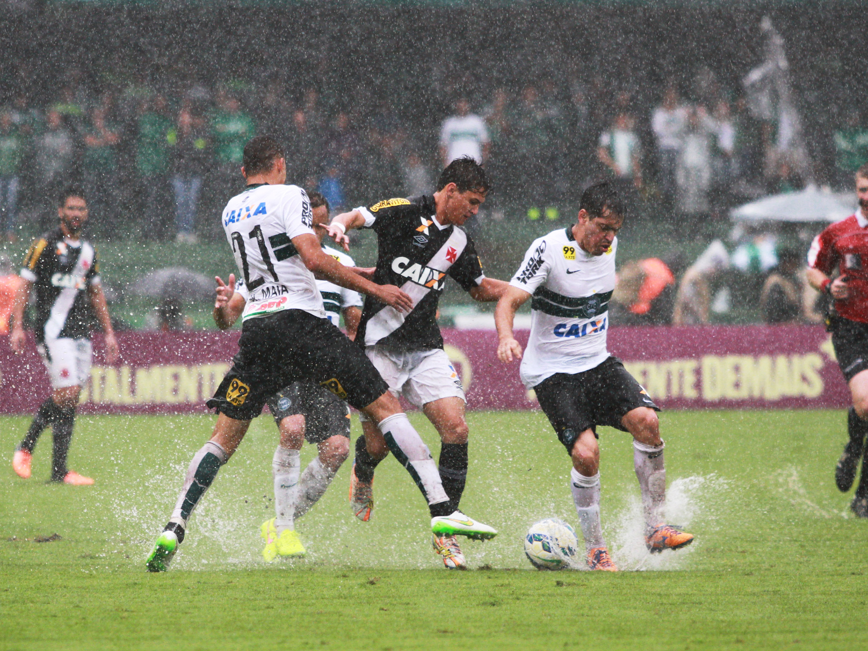 Partida entre Vasco da Gama e Joinville, válida pela 17ª rodada do Campeonato Brasileiro