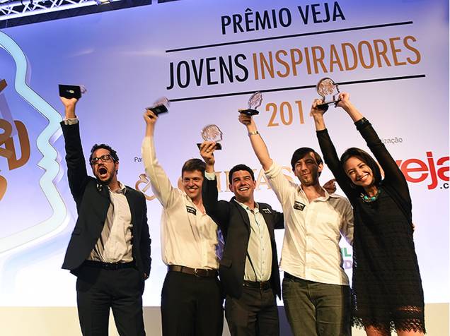 Vencedores do Prêmio Jovens Inspiradores 2014: André Barrence, Alexandre Schmidt de Amorim, Izabela Correa, Lucas Lucchesi e Guilherme Finkelfarb Lichand