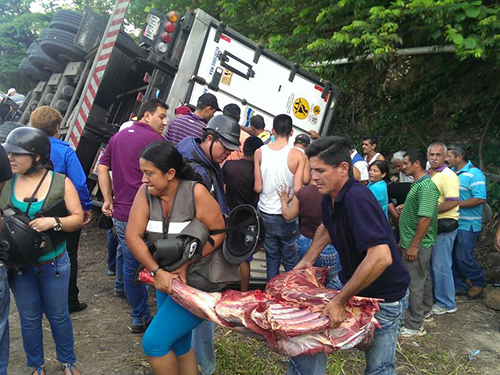 Imagem de saques a supermercados e caminhões são compartilhadas na Venezuela