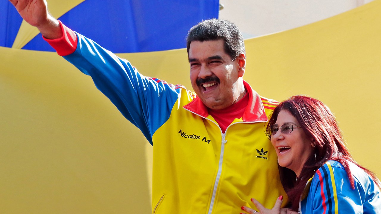 O presidente venezuelano Nicolás Maduro ao lado da primeira-dama Cilia Flores durante um comício em Caracas - 26/08/2015