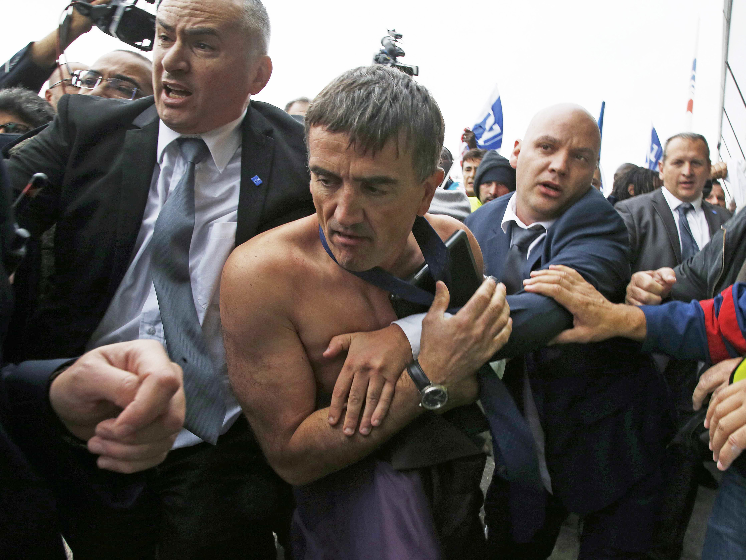 Xavier Broseta, da Air France, sai da reunião com as roupas rasgadas após anunciar cortes