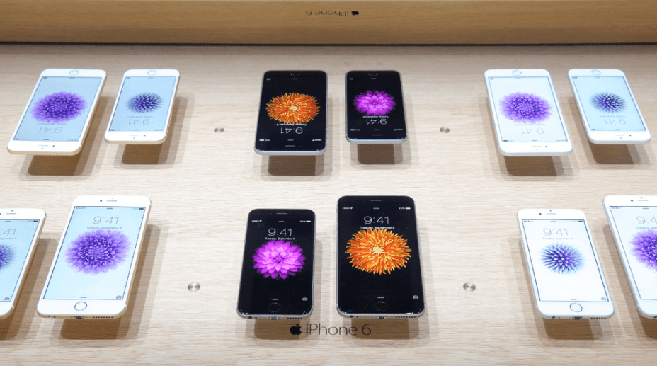 A Apple lança o iPhone 6 e o Apple Watch, seu relógio de pulso inteligente, Economia