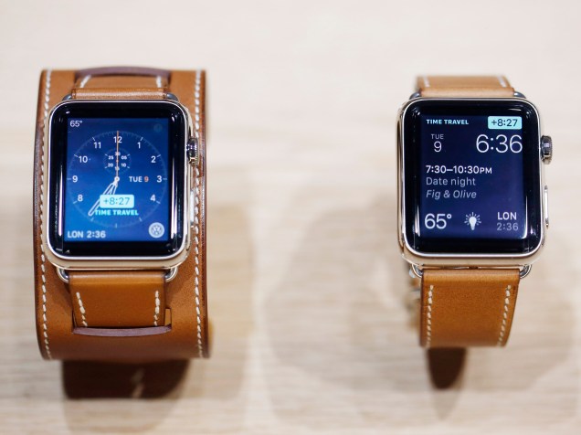 Novos Apple Watches com pulseiras de couro da grife Hermes, em exposição durante evento da Apple em São Francisco, na Califórnia - 09/09/2015
