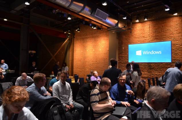 Jornalistas acompanham o lançamento do novo Windows 10 em São Francisco, EUA