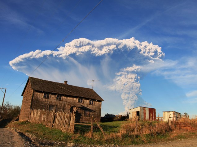 Vulcão Calbuco entrou em erupcão no sul de Puerto Montt, Chile