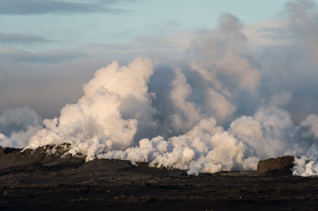 Fumaça e vapor sobem a mais de 1km de distância do vulcão Bardarbunga, na Islândia