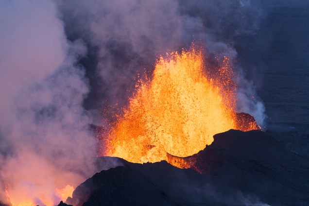 Foto aérea do vulcão Bardarbunga em erupção no sudeste da Islândia