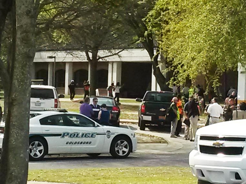 A universidade Wayne Community College é fechada após tiroteio; 1 pessoa morreu