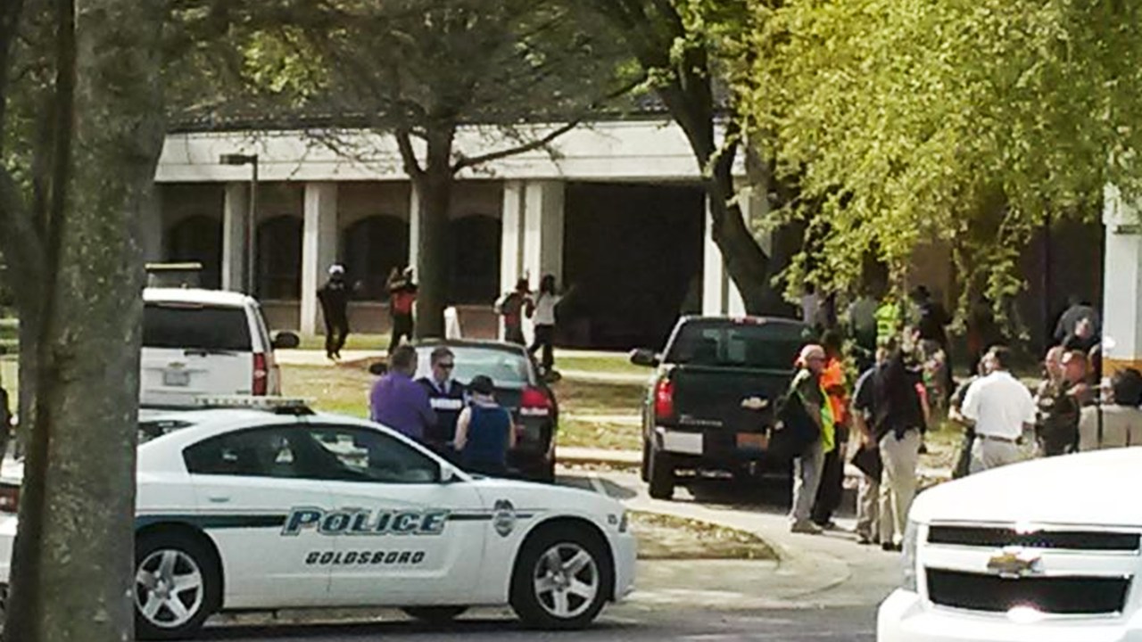 A universidade Wayne Community College é fechada após tiroteio; 1 pessoa morreu