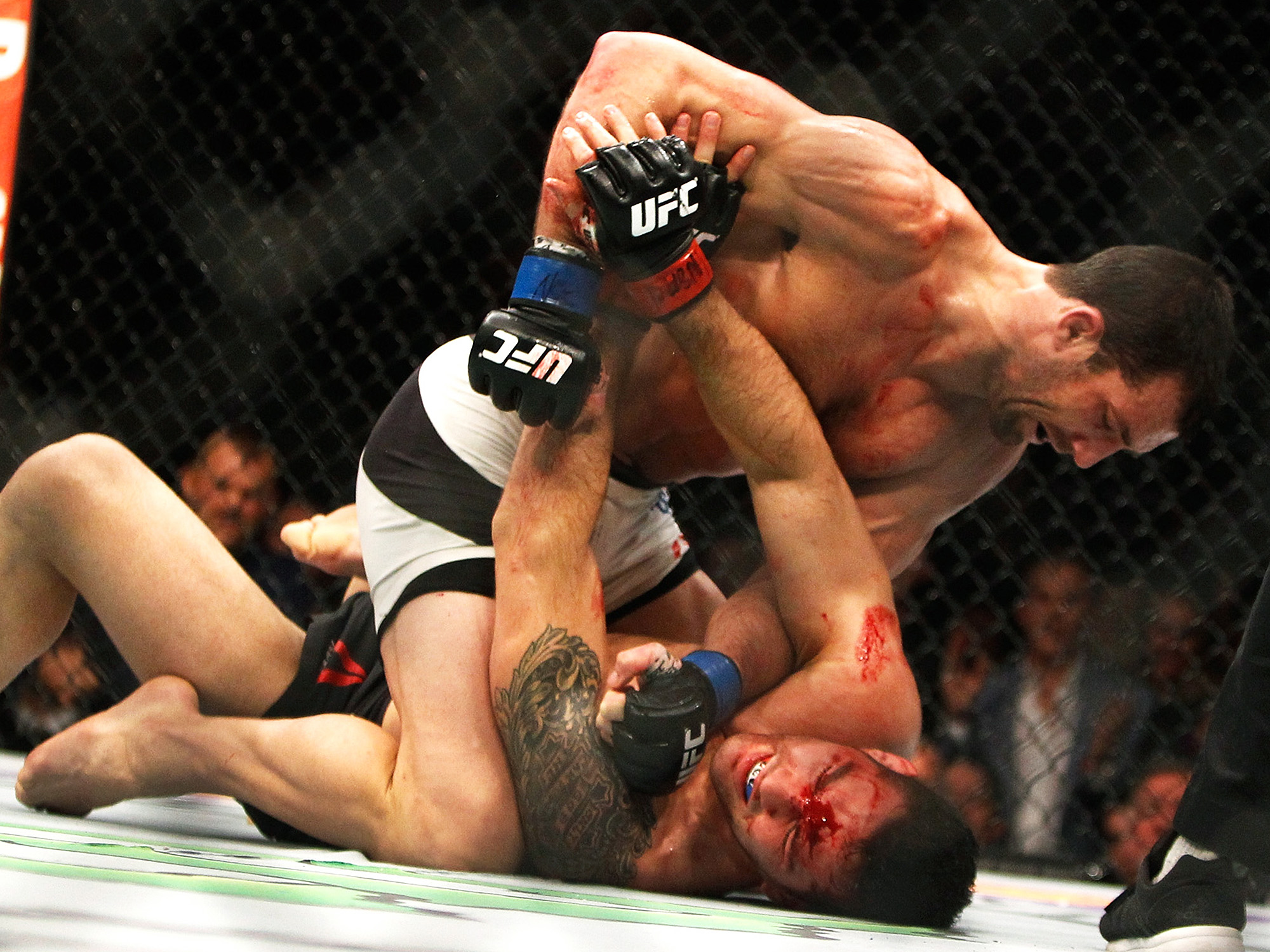 Luke Rockhold vence Chris Weidman luta no UFC 194, neste sábado (12), na MGM Grand Garden Arena, em Las Vegas