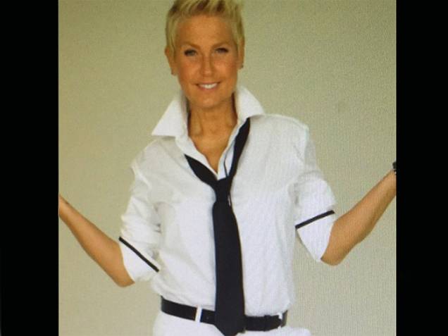 Xuxa, com seu visual inspirado em (para não dizer copiado de) Ellen DeGeneres