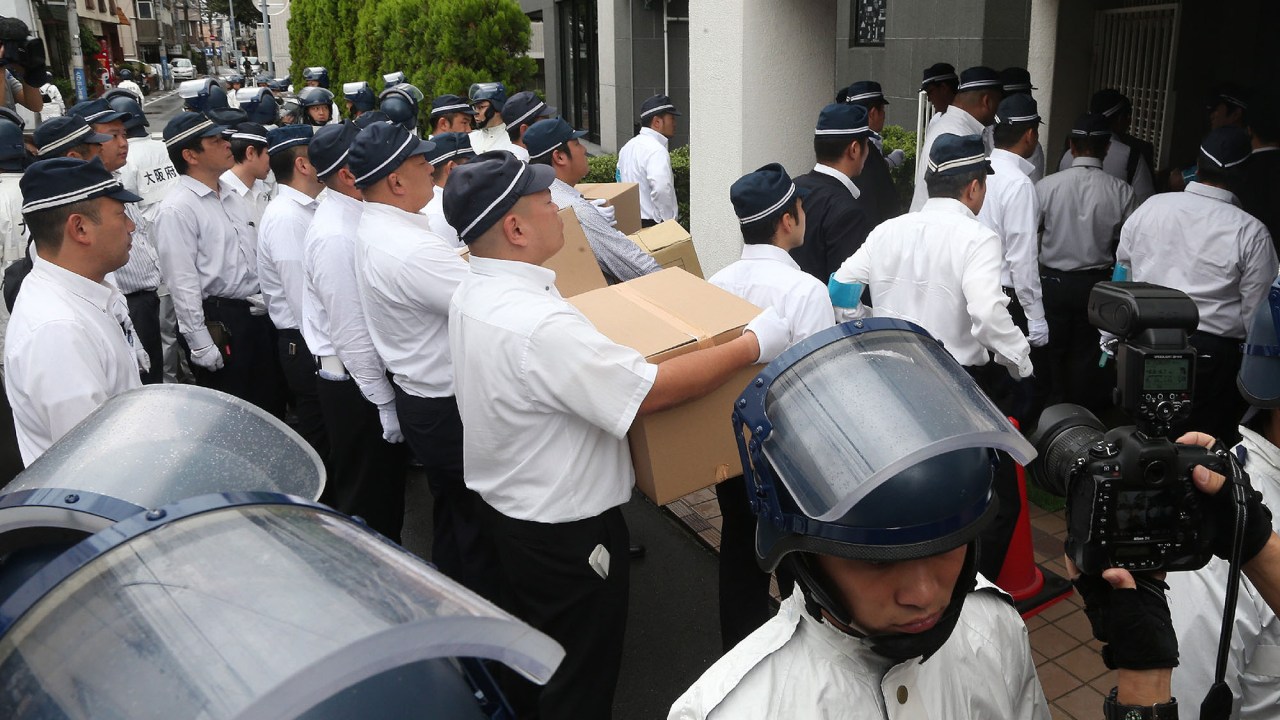 A polícia invadiu na quarta-feira (09), a sede do maior sindicato da yakuza no Japão