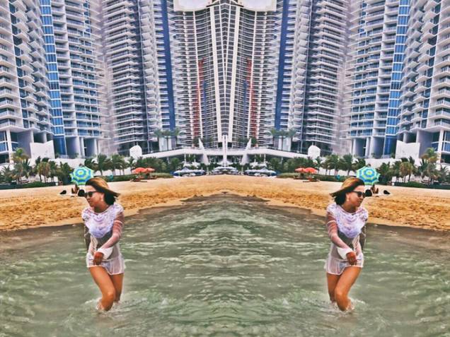 Arteira: Zilu faz arte em sua foto de saída de banho molhada, em Miami