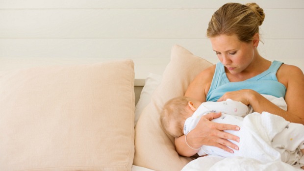 Leite materno: a amamentação exclusiva nos primeiros seis meses de vida fornece os nutrientes necessários para proteger o bebê a alimentá-lo
