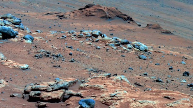 <p>Foto tirada pelo veículo Spirit, irmão gêmeo do Opportunity mostrando indícios de que Marte já foi um ambiente úmido e não ácido, possivelmente favorável à vida.</p>