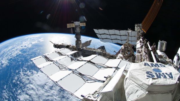 Espectrômetro Magnético Alfa (AMS), instalado na Estação Espacial Internacional (ISS), coleta informações sobre raios cósmicos