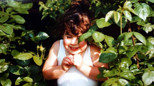 Amy Winehouse com 4 anos de idade em 1987