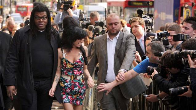 Amy Winehouse deixa a Corte de Westminster, em Londres, 2009