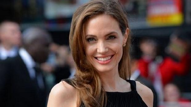 Angelina Jolie durante a pré-estreia mundial de Guerra Mundial Z, em Londres