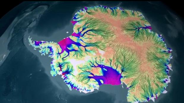 Imagem mostra a movimentação do gelo na Antártida, com o fluxo a partir do interior do continente. As medições foram feitas por satélites das agências espaciais canadense, japonesa e europeia e analisadas pela Nasa