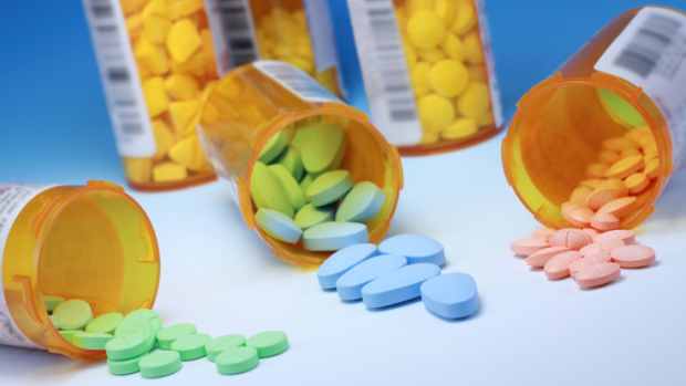 Uma revisão de 10 anos de pesquisa mostrou que 50% das receitas de antidepressivos foram para tratar situações não relacionadas à depressão. O problema é em alguns casos, como para enxaqueca ou déficit de atenção, não há evidências científica da eficácia deste tipo de medicamento.