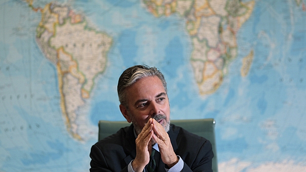 O ministro das Relações Exteriores, Antônio Patriota, durante entrevista no Itamaraty