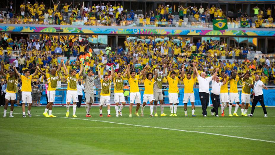 Seleção brasileira agradece à torcida após a vitória sobre o Chile