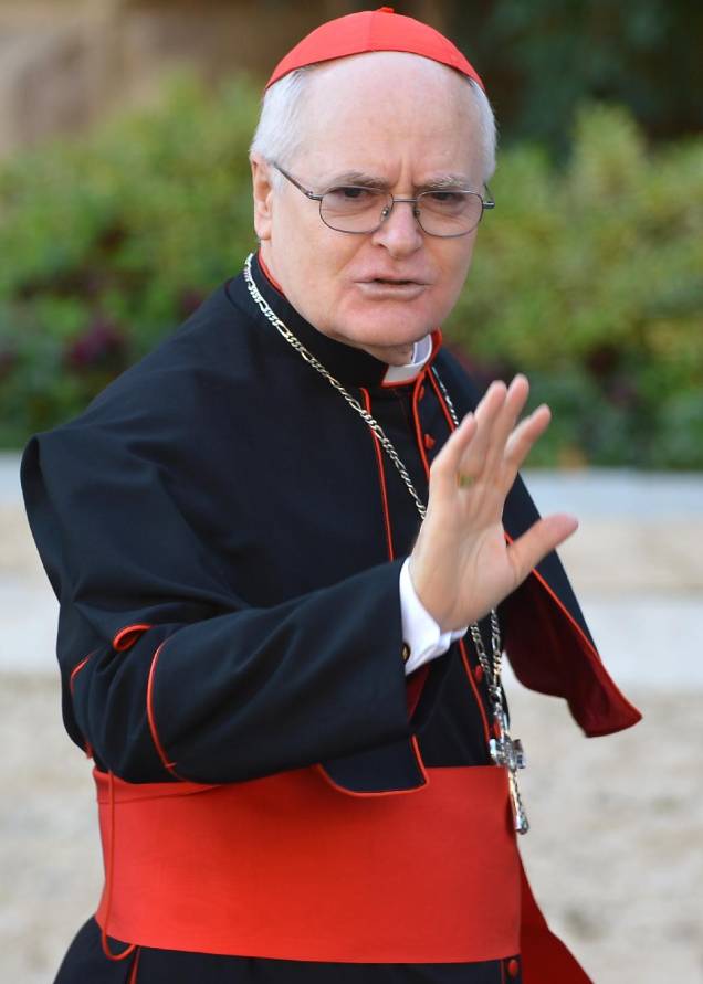 Apontado como um dos candidatos à sucessão de Bento XVI, o brasileiro dom Odilo Scherer chega ao Vaticano para a primeira reunião preparatória do conclave, nesta segunda-feira (4)