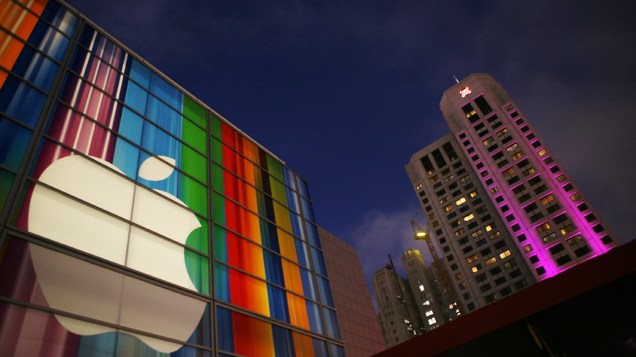 Logo da Apple na fachada do Yerba Buena Center for Arts, em São Francisco, Califórnia onde será realizado o anúncio do novo iPhone 5