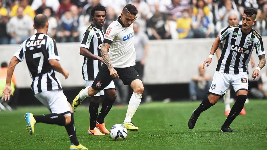 Guerrero do Corinthians durante partida contra o Figueirense, na estreia do Itaquerão pelo Campeonato Brasileiro