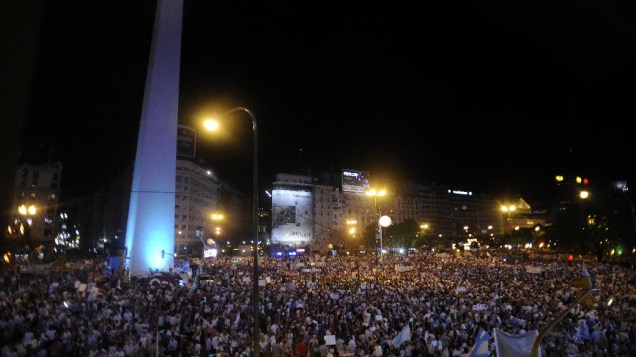Centenas de milhares de argentinos saem às ruas para protestar contra o governo Cristina Kirchner