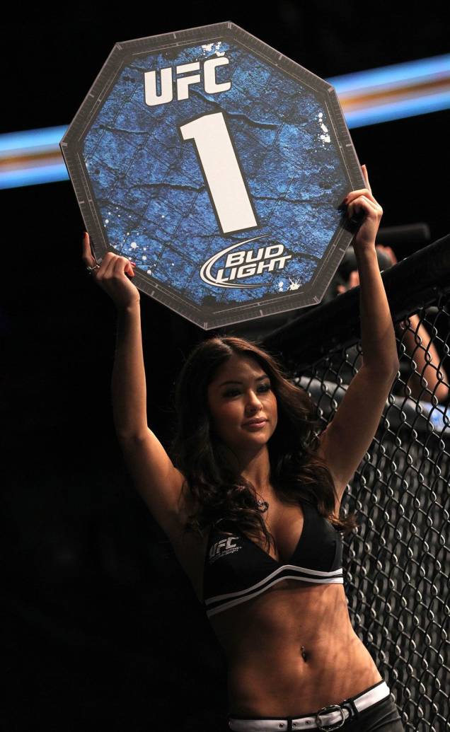 A ring girl Arianny Celeste no UFC 140