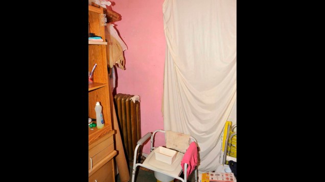 Um dos cômodos da casa de Ariel Castro, que mantinha 3 mulheres presas em um cativeiro