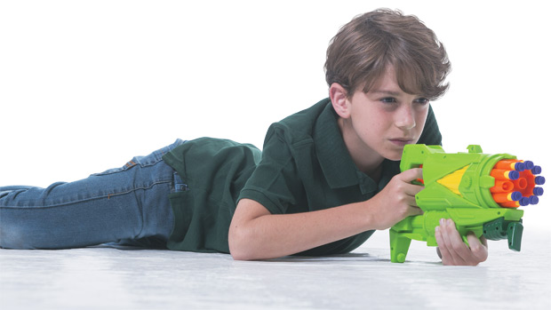 Armas de brinquedo e jogos digitais transformam crianças e