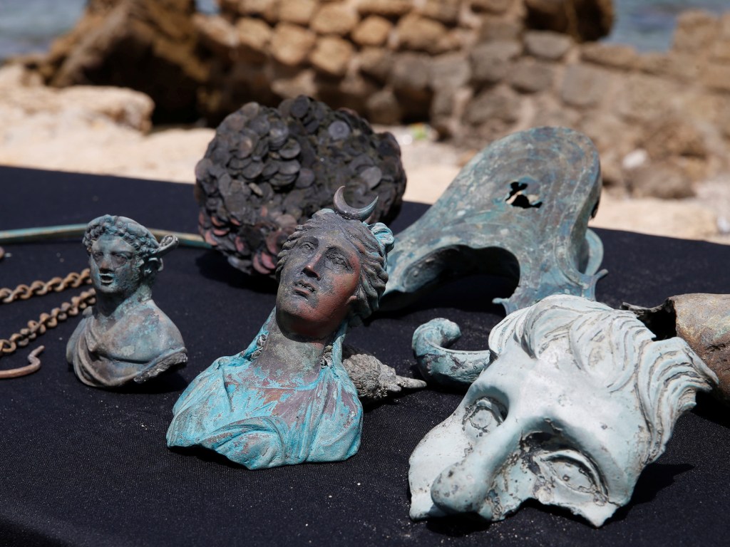 Objetos arqueológicos encontrados no Mediterrâneo