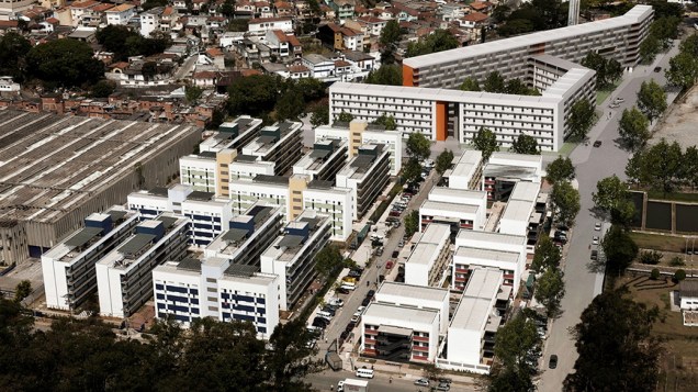 Vista aérea do Conjunto Habitacional Nova Jaguaré, com a projeção virtual (ao fundo) da segunda parte do projeto
