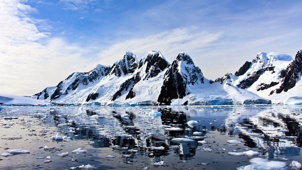 Com o derretimento do mar congelado, águas do Oceano Ártico passam a absorver raios solares
