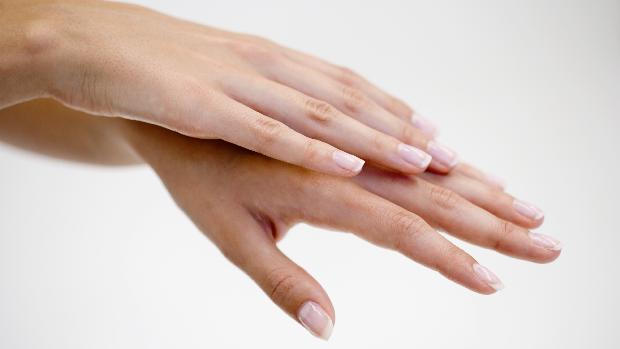 Artrite reumatoide: a doença crônica acomete articulações, como a dos punhos, mãos, cotovelos, ombros e pescoço