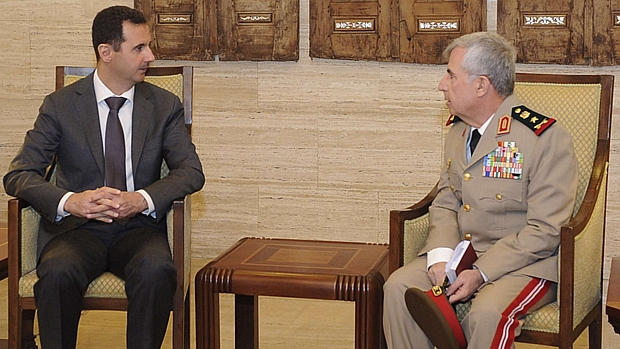 O ditador Bashar Assad reapareceu na TV para empossar o novo chefe das Forças Armadas, Ali Abdullah Ayyoub