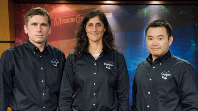 <p>Membros da tripulação da Estação Espacial Internacional Akihiko Hoshide, Yuri Malenchenko e Sunita Williams</p>