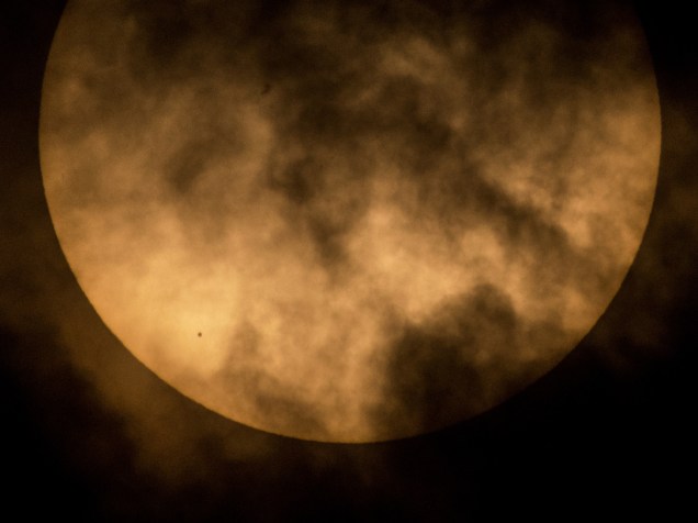 Silhueta de Mercúrio é vista a partir de sede da NASA em Washington, nos Estados Unidos enquanto o planeta transita torno do Sol - 09/05/2016
