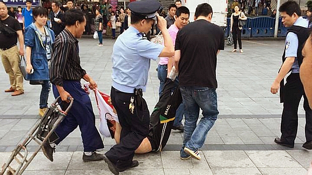 Suspeito de participar de ataque é detido pela polícia chinesa