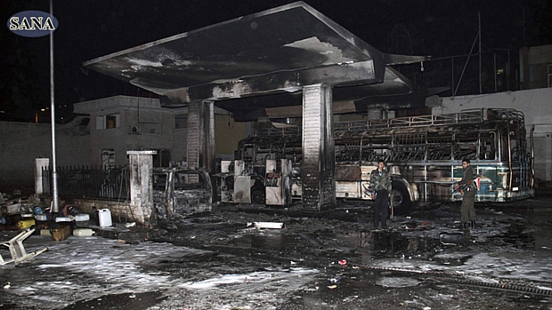Explosão de carro-bomba destruiu posto de gasolina em Damasco