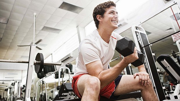 No Brasil, minoria que se exercita é homem, jovem e rica