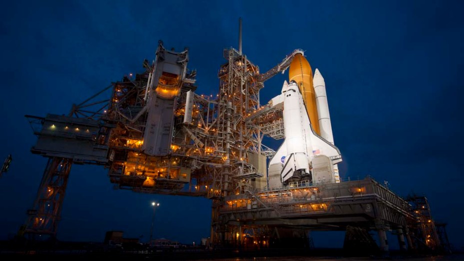 O ônibus espacial Atlantis no Centro Espacial Kennedy em Cabo Canaveral, Flórida