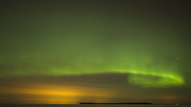 <p>Aurora Boreal é vista no céu de Tallinn, na Estônia</p>