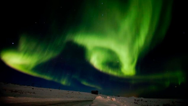 <p>Aurora boreal que ilumina o céu de Finnmark, condado ao norte da Noruega</p>